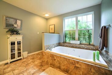 Lakefront Blue Eye Cottage W/ Hot Tub & Fire Pit!