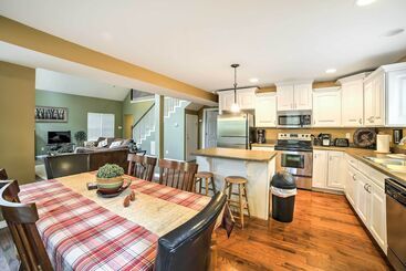 Lakefront Blue Eye Cottage W/ Hot Tub & Fire Pit!