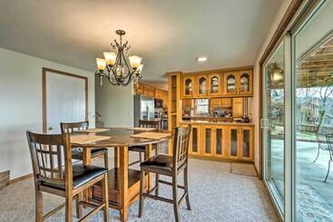 茅舍 Lakeside Urbana Home   Near Hunting & Fishing!