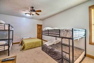 별장 Lake Cumberland Retreat W/ Deck & Views!