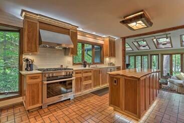 コテージ Luxe Poconos Pines Home W/ Beach + Amenities!