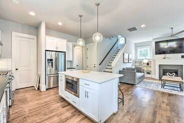 Modern Charlotte Home ~ 4 Mi To Downtown!