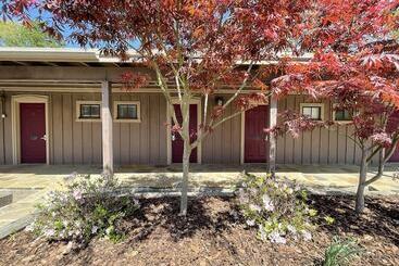 Mountain Harbor Queen Guest Room On Lake Ouachita By Redawning