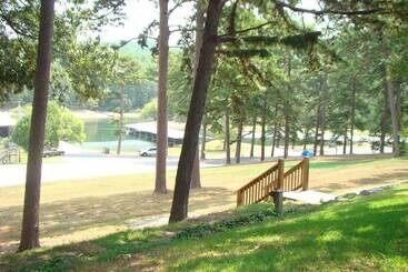 Mountain Harbor Queen Guest Room On Lake Ouachita By Redawning