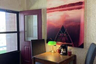 Mountain Harbor Queen Guest Room On Lake Ouachita By Redawning
