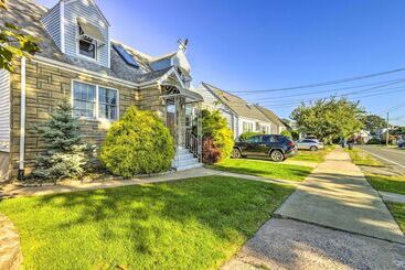 New Haven Gem W/ Private Pool, Walk To Beach!