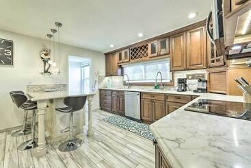 New Haven Gem W/ Private Pool, Walk To Beach!