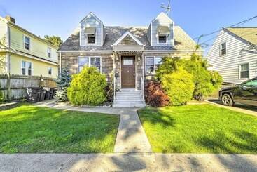 New Haven Gem W/ Private Pool, Walk To Beach!