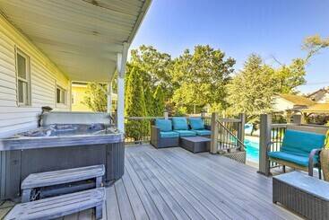 New Haven Gem W/ Private Pool, Walk To Beach!