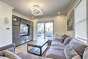New Haven Gem W/ Private Pool, Walk To Beach!