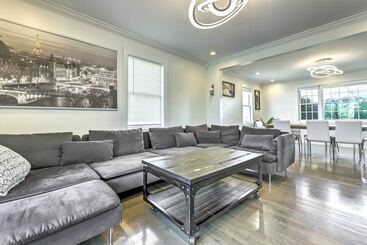 New Haven Gem W/ Private Pool, Walk To Beach!