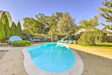 New Haven Gem W/ Private Pool, Walk To Beach!