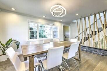New Haven Gem W/ Private Pool, Walk To Beach!
