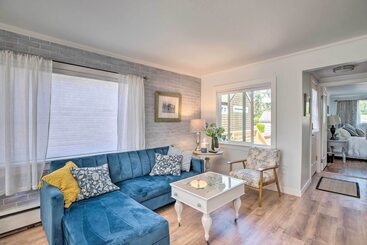 Quaint  Sur La Mer  Cottage W/ Deck, Fire Pit