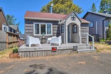 Quaint  Sur La Mer  Cottage W/ Deck, Fire Pit