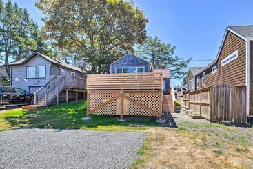 Quaint  Sur La Mer  Cottage W/ Deck, Fire Pit