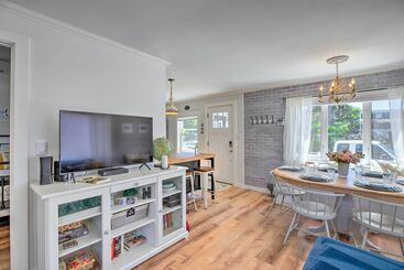 Quaint  Sur La Mer  Cottage W/ Deck, Fire Pit