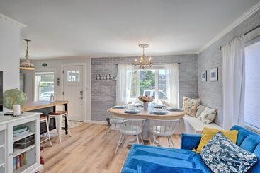 Quaint  Sur La Mer  Cottage W/ Deck, Fire Pit
