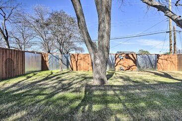 ~ 12 Mi To Dtwn: Dallas Area Suburban Home W/ Yard
