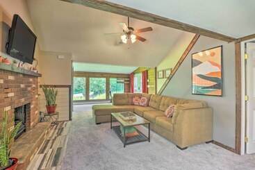 Cozy Poconos Cottage W/ Hot Tub Near Ski Resorts!