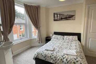 اقامتگاه Charming 2 Bed House In Dawlish Town Centre