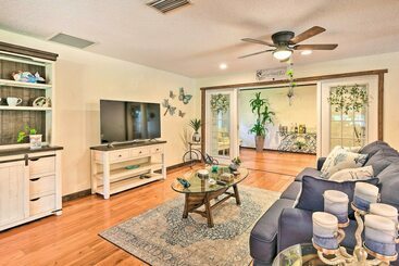 Сельский дом Sarasota Home W/ Pool ~ 5 Miles To The Beach!