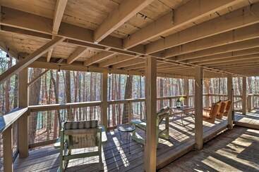 茅舍 Scenic Greers Ferry Cabin W/ Deck + Fire Pit!