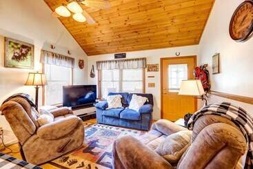 コテージ Scenic Marble Cabin W/ Fire Pit!