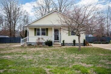 コテージ Single Story Manchester Home Close To Parks!