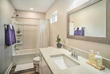 Sleek Baton Rouge Home Near Lsu & Downtown!