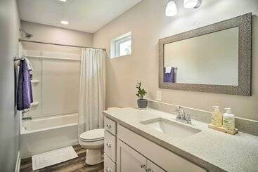 Sleek Baton Rouge Home Near Lsu & Downtown!