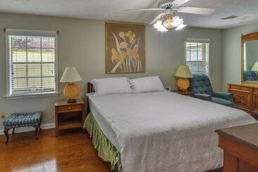 Spacious Downtown Montgomery Home W/ Yard, Patio!