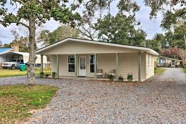 Spacious Gulfport Home W/ Yard: 1 Mi To Beach