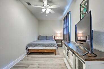Spacious Gulfport Home W/ Yard: 1 Mi To Beach