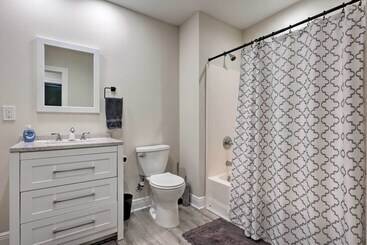 Spacious Gulfport Home W/ Yard: 1 Mi To Beach