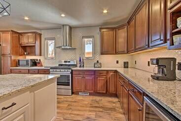 Spacious Home W/ Hot Tub, ~ 3 Mi To Giant Springs!