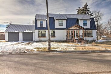 Spacious Home W/ Hot Tub, ~ 3 Mi To Giant Springs!