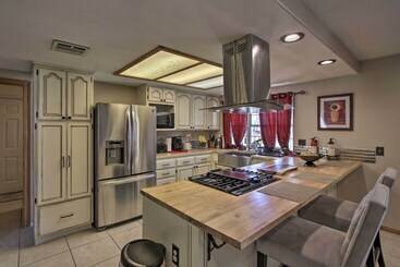 Spacious Lancaster Family Ranch   Bbq & Patio