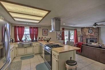 Spacious Lancaster Family Ranch   Bbq & Patio