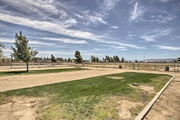 Spacious Lancaster Family Ranch   Bbq & Patio