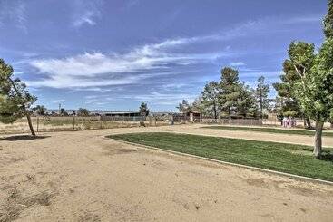 Spacious Lancaster Family Ranch   Bbq & Patio