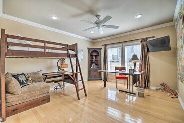 Spacious Houston Home W/ Deck ~ 2 Mi To Downtown!