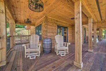 بيت ريفى Spacious Mountain Retreat W/ Hot Tub + Views!