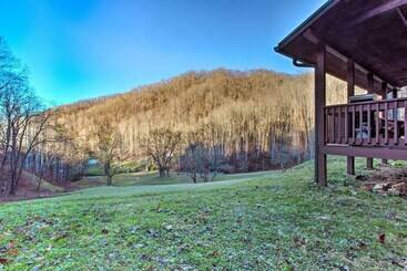 コテージ Turkey Creek Cove Clyde Cabin W/ Mtn Views!