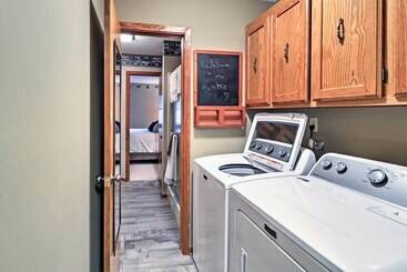 Waterfront Family Home W/ Deck, 5 Miles To Marina!