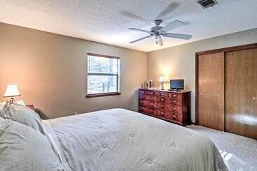 Waterfront Family Home W/ Deck, 5 Miles To Marina!