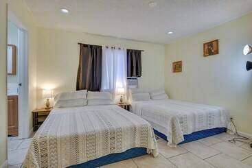 Whittier Duplex Unit Near Beaches & Hiking!