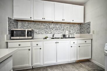 Whittier Duplex Unit Near Beaches & Hiking!