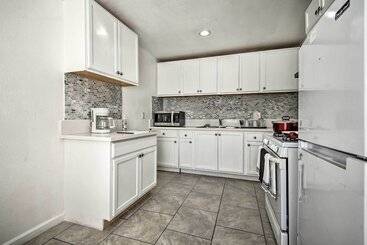 Whittier Duplex Unit Near Beaches & Hiking!