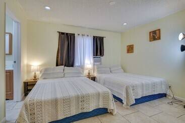 Whittier Duplex Unit Near Beaches & Hiking!